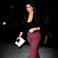 Kim Kardashian smiling while on her way to visit friend Jonathan Cheban | Picture 107208